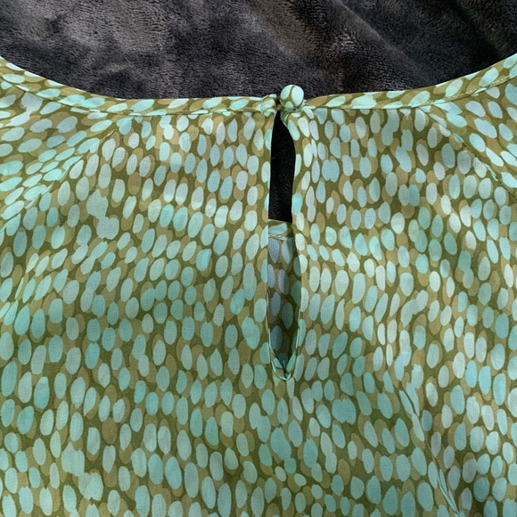 Cambi blouse women’s size medium blue & green pattern NWOT - Picture 6 of 7